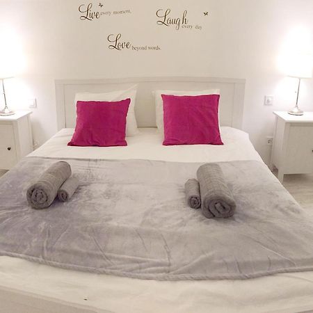 City Center Apartment With Gym & Spa Budapest Esterno foto