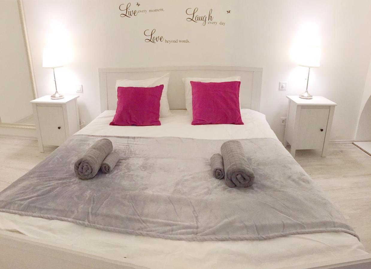 City Center Apartment With Gym & Spa Budapest Esterno foto